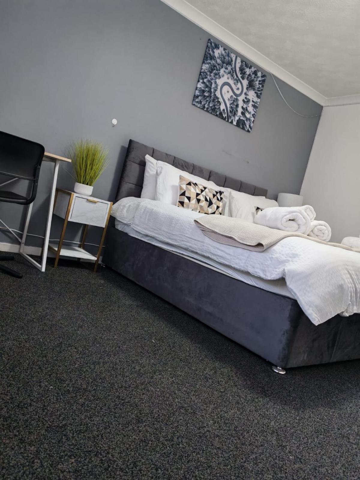 The Randolph Cosy 3br Close To Shops Apartment Milton Keynes
