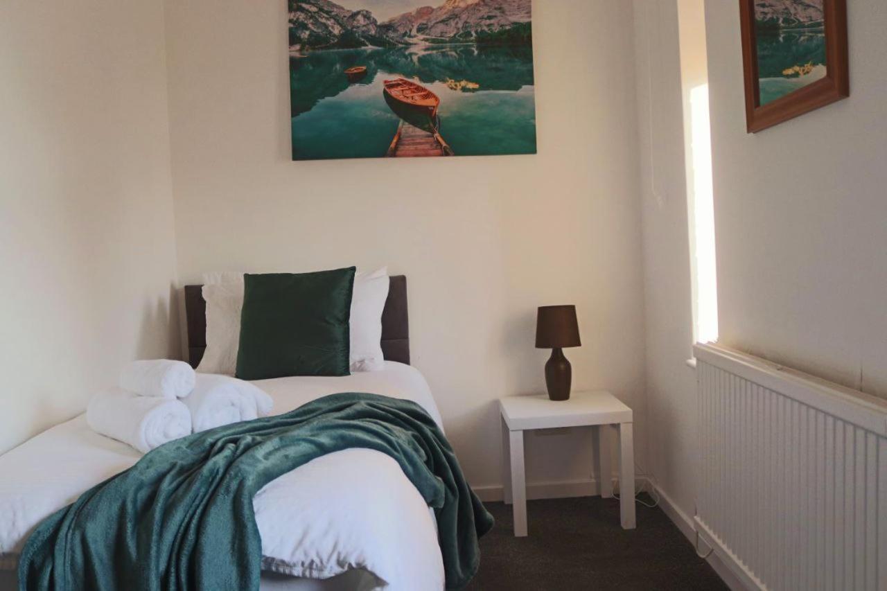 The Randolph Cosy 3br Close To Shops Apartment *
