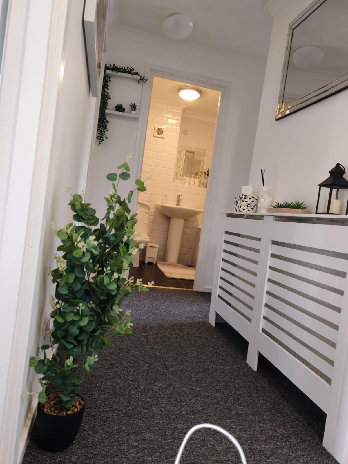 Apartment The Randolph Cosy 3br Close To Shops Milton Keynes